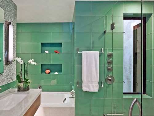 Зеленная ванная комната и туалет в едином стиле